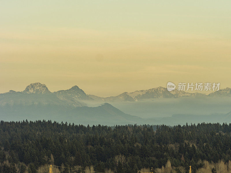 黄昏时风景优美的贝克山