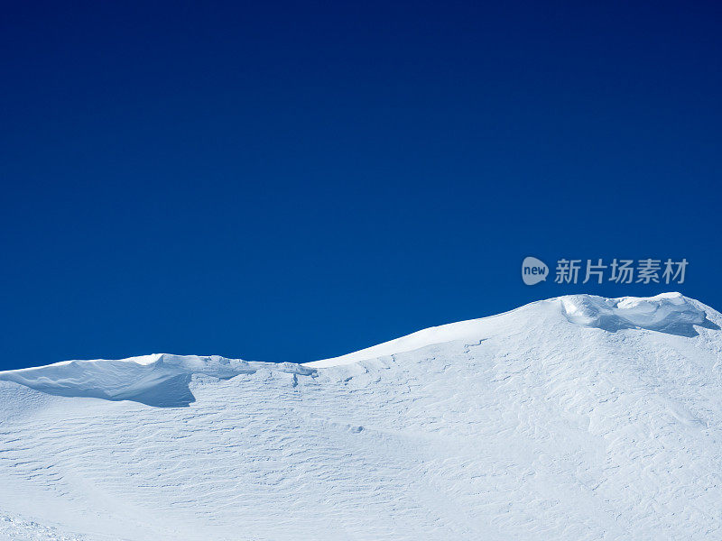 大的雪飞檐