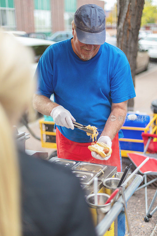 热狗小贩街道人行道小吃摊包括德式香肠香肠西部科罗拉多州