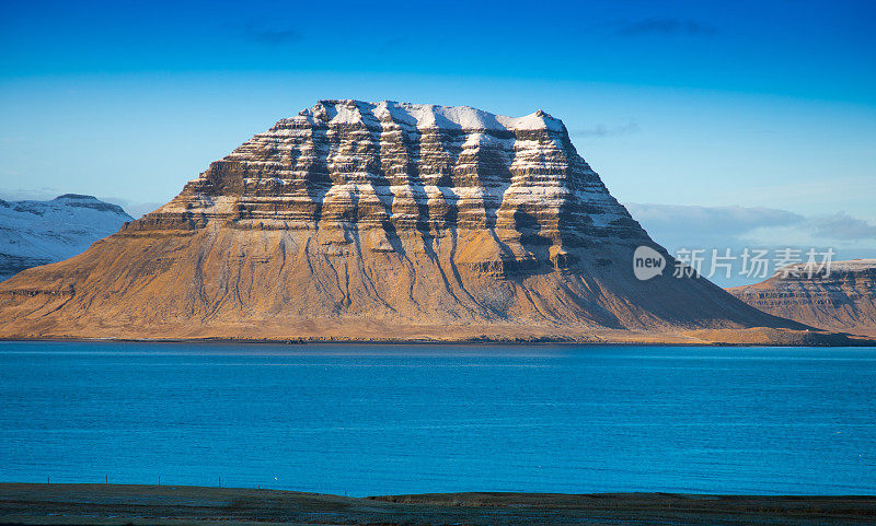 Kirkjufell山在冬天