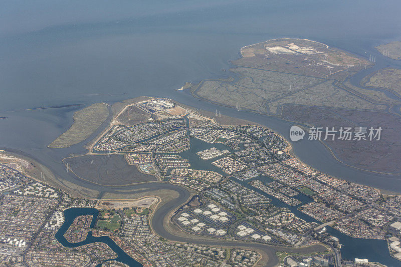 美国加州旧金山附近的红木城市住宅综合体的鸟瞰图