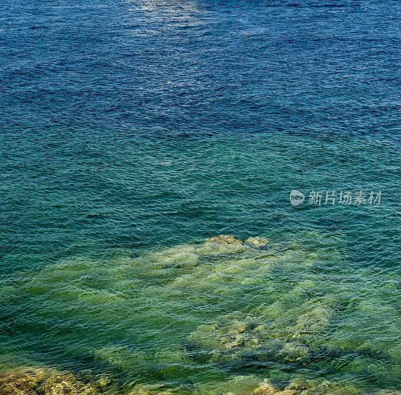 起涟漪的海面