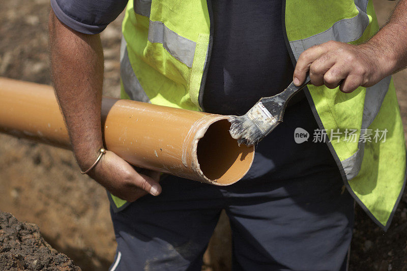 施工安装排水管