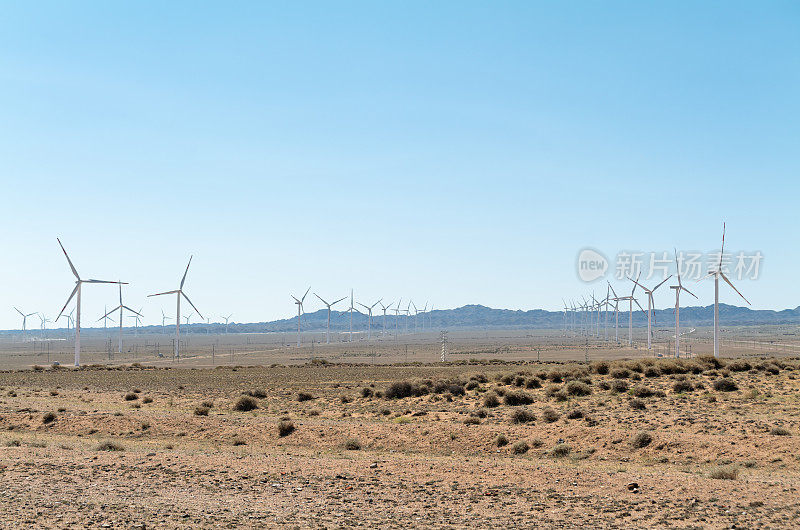荒野地区的风力涡轮机