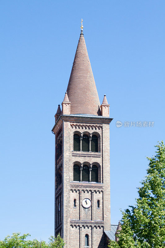 波茨坦彼得和保罗教堂的钟楼