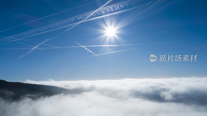 鸟瞰图上的雾和陶努斯山
