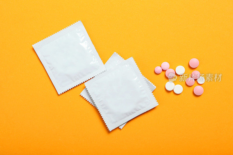 避孕套和其他避孕用品的彩色背景