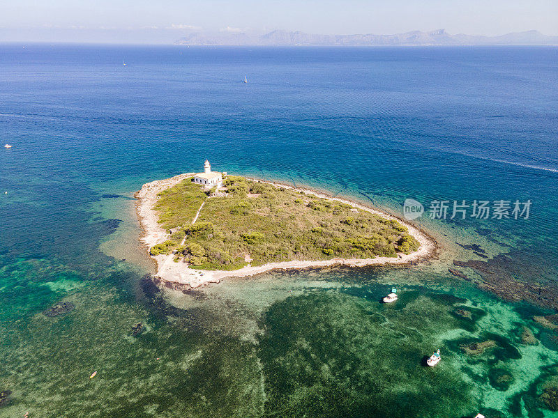 西班牙巴利阿里群岛马略卡岛的奥卡那达灯塔和海滩