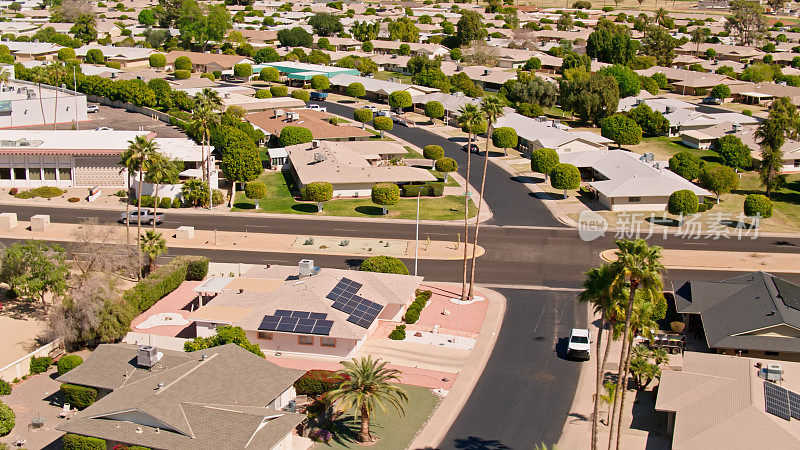 无人机拍摄亚利桑那州太阳城的房屋