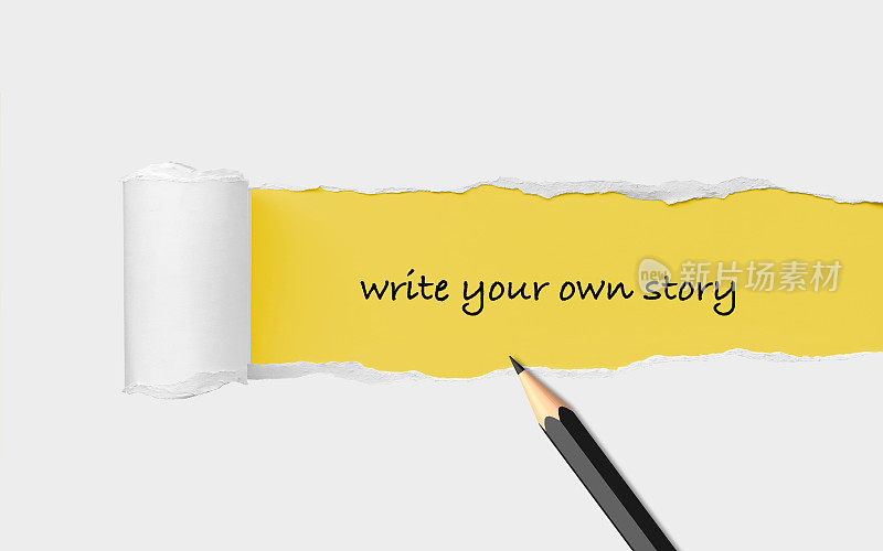 用黑色的铅笔在一张破黄色的纸上写下自己的故事