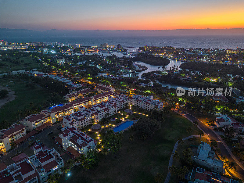 墨西哥巴亚尔塔港海岸度假胜地的鸟瞰图