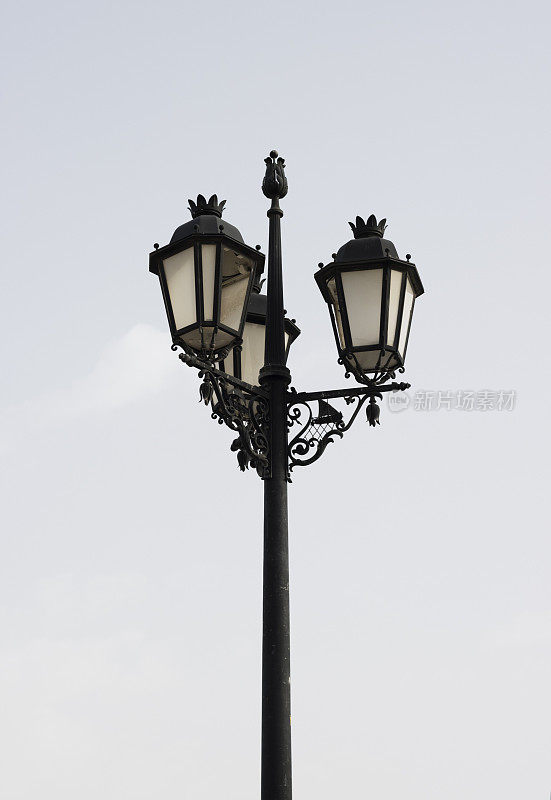 葡萄牙阿尔加维古镇的典型路灯