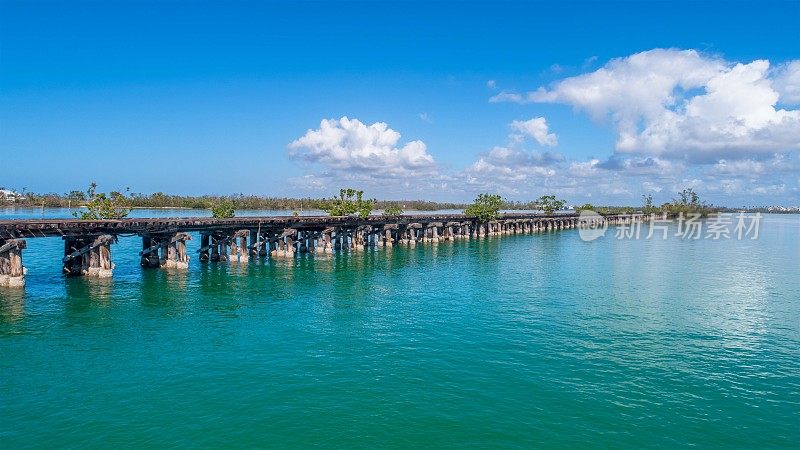 夏洛特港和加斯帕里拉海湾的北方铁路轨道