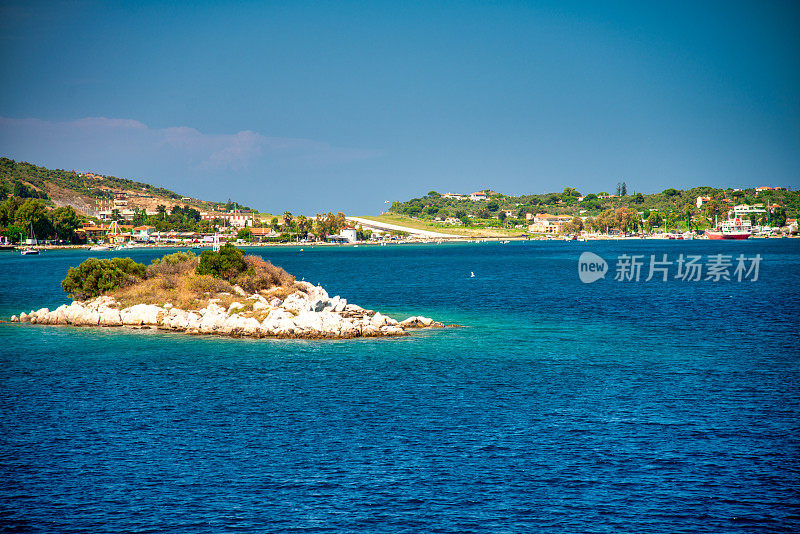 从希腊渡轮出发的斯科普洛斯岛海岸线