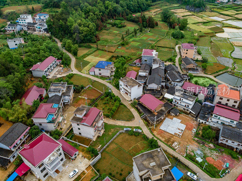 中国湖南乡村房屋和田园风光的航空摄影