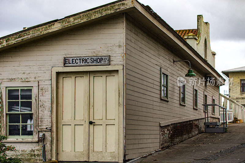 美国加利福尼亚州旧金山海湾中部的恶魔岛联邦监狱的电器商店。非常著名的监狱，在电影中出现过好几次。