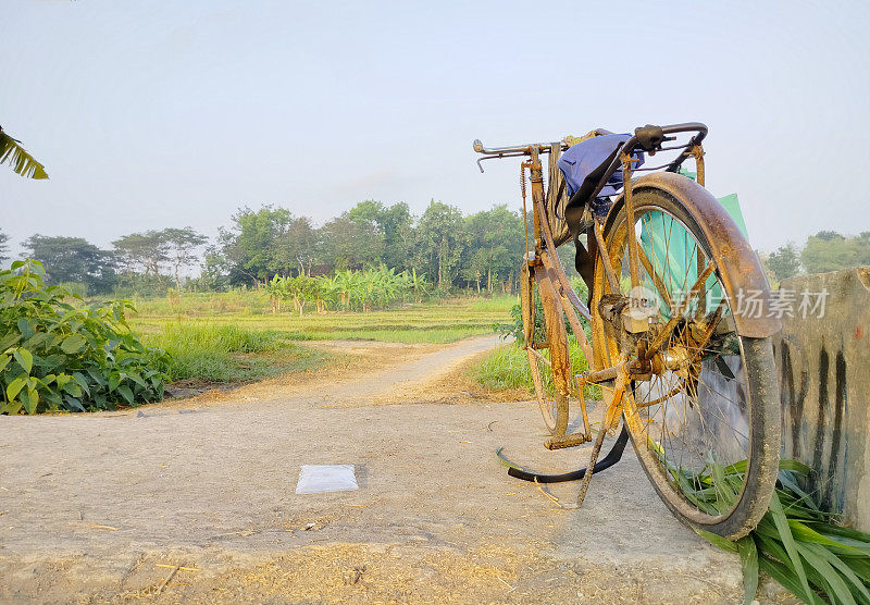 老农民的自行车