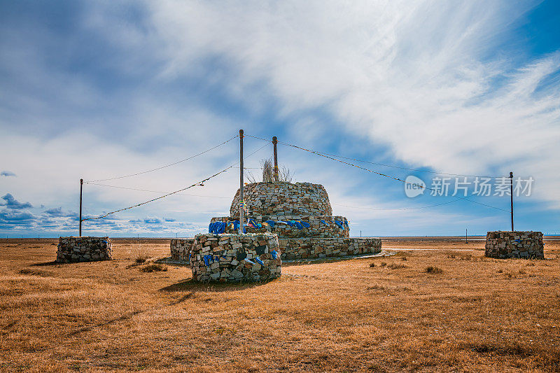 敖包在呼伦贝尔呼伦湖旁边，内蒙古，中国