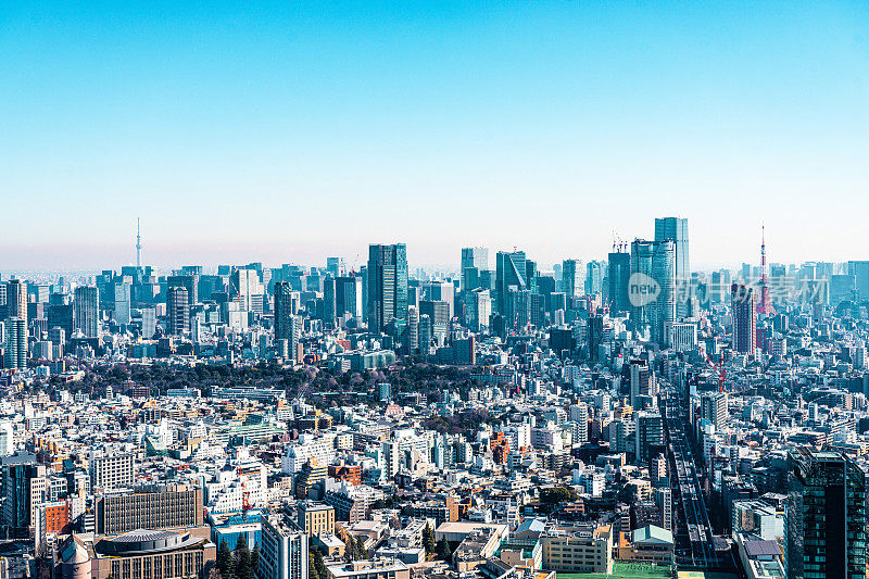 日本东京，东京塔的天际线