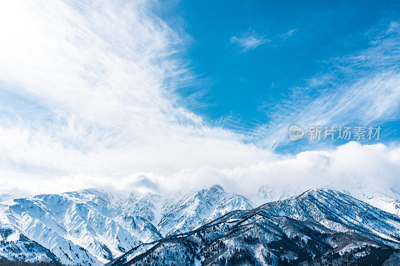 日本白波，白雪皑皑的日本山