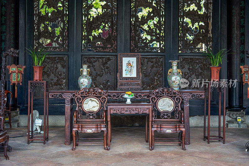 广州陈氏宗祠内雕刻精美的红木家具