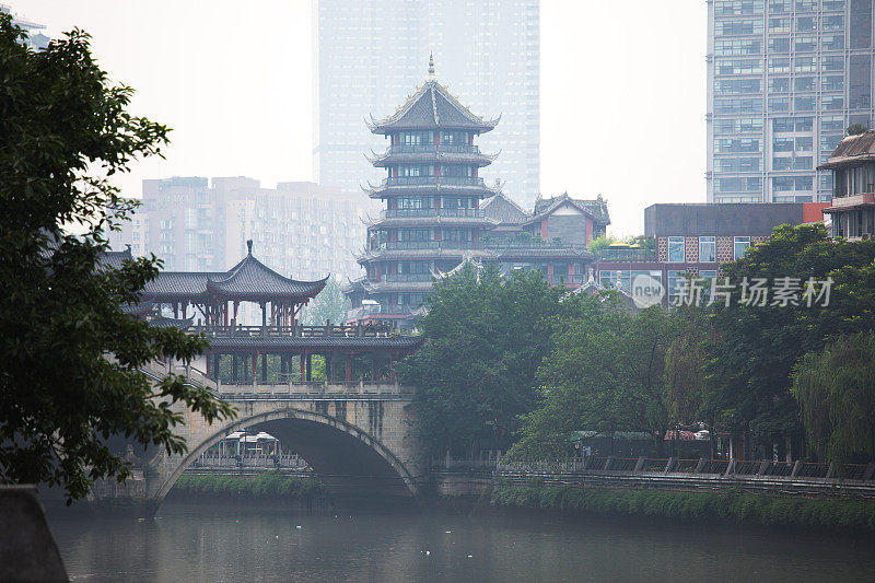 中国四川省成都市横跨晋江的安顺大桥