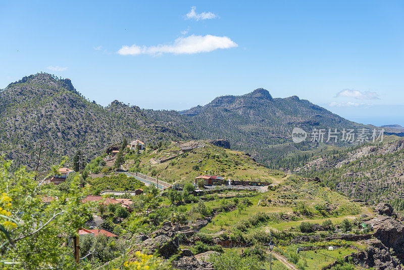 火山脚下的风景和大加那利岛的吉普车之旅。