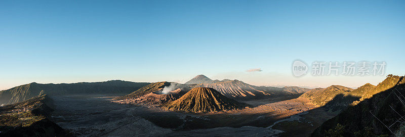 布罗莫腾格里塞梅鲁国家公园火山区全景图