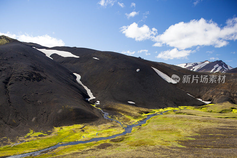 堆积如山的冰岛