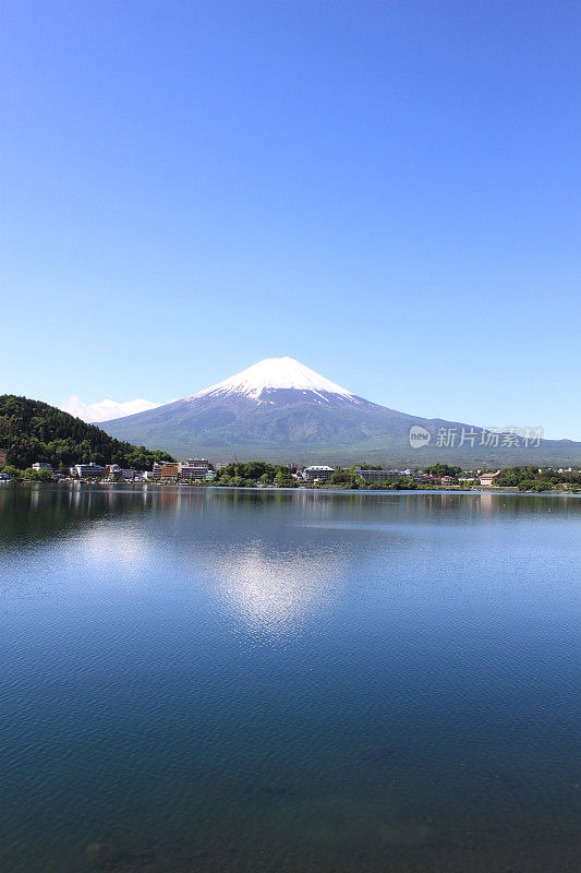 富士山，川口湖的倒影