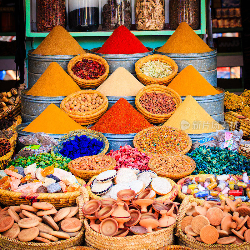 摩洛哥马拉喀什，摩洛哥市场上的香料。