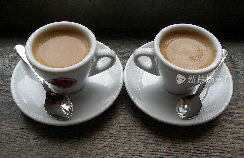 两杯咖啡