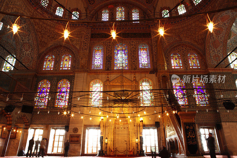 苏丹艾哈迈德蓝色清真寺内部伊斯兰艺术染色玻璃窗