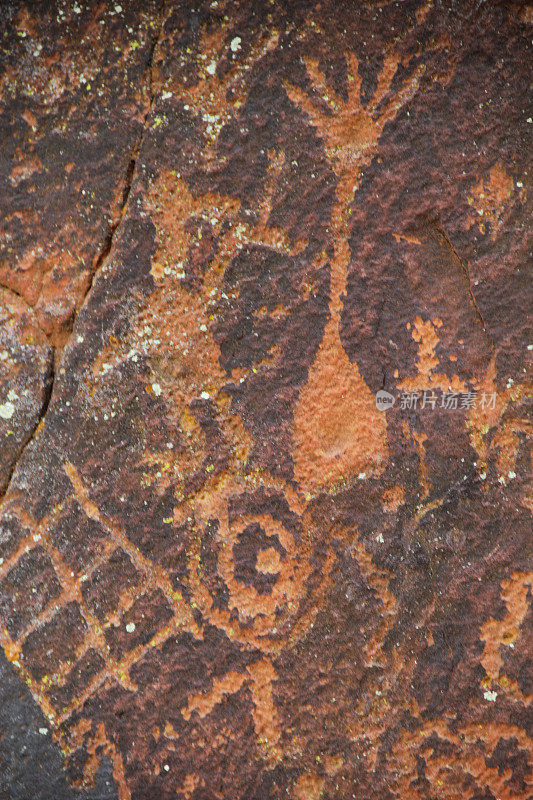 岩石雕刻太阳日历古代人物