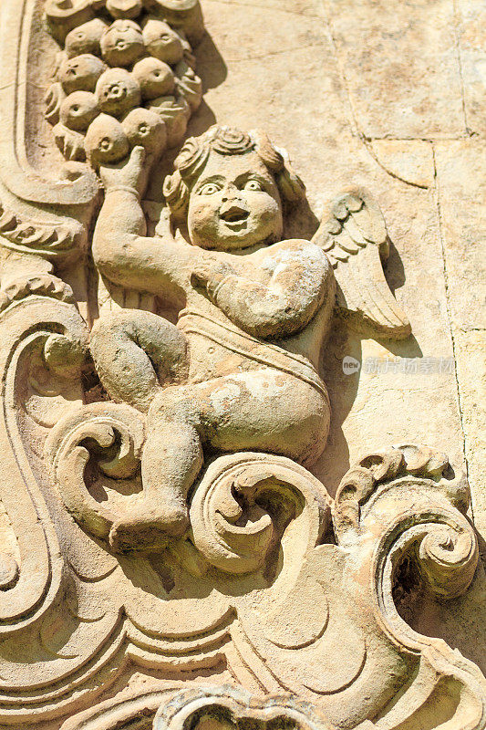 巴洛克石雕笑小天使(特写)，西西里岛