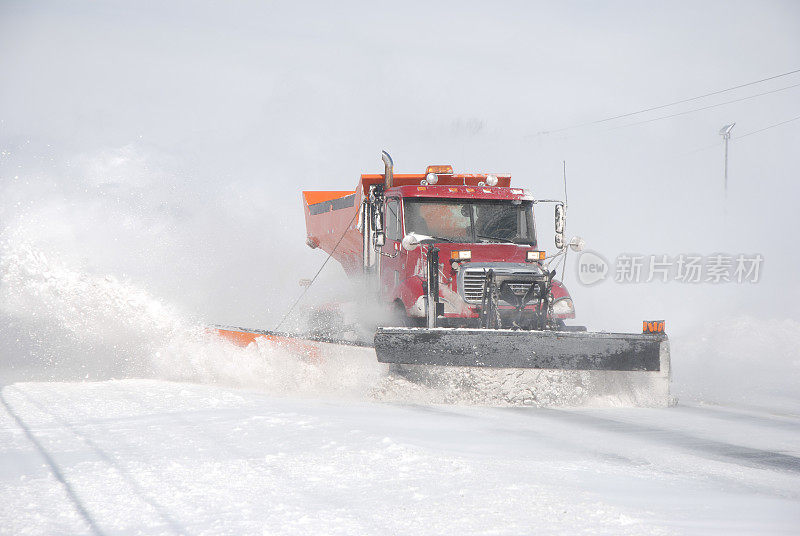 雪犁卡车。