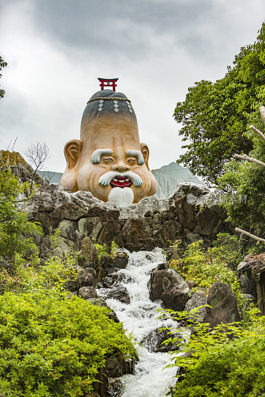 传统的日本神好运雕像
