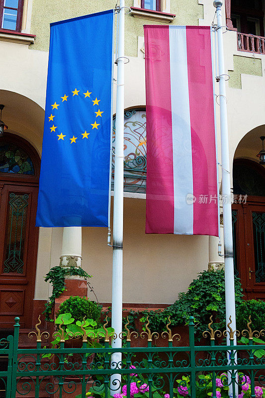 欧盟和拉脱维亚国旗