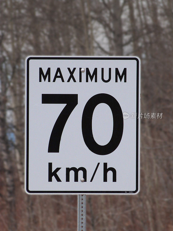 路标限速每小时-70公里