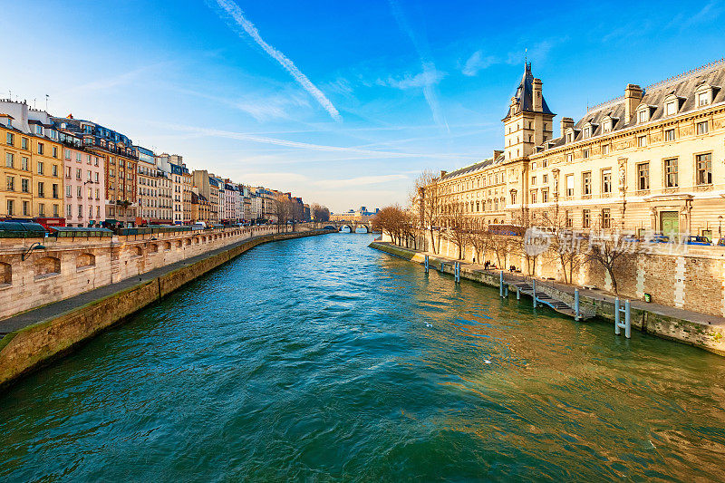 法国巴黎市中心的塞纳河