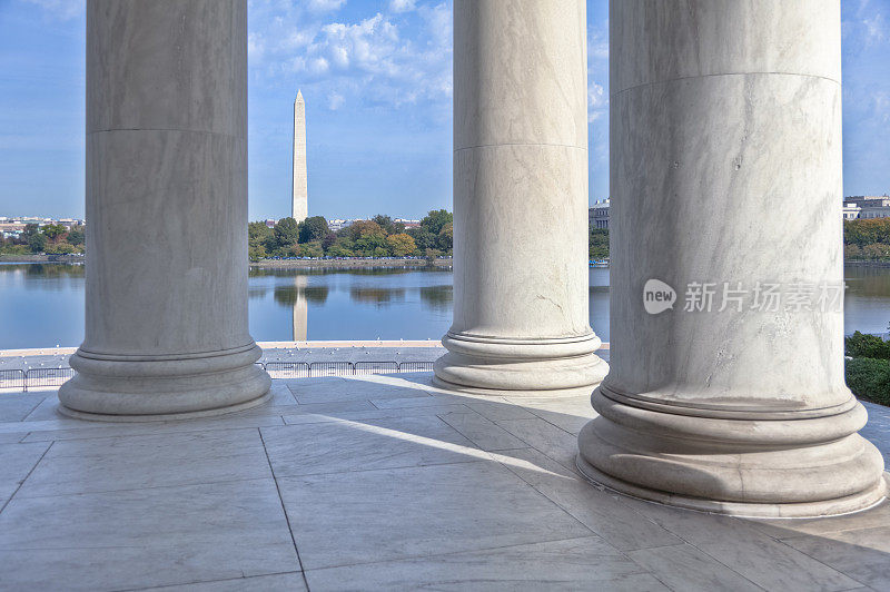 杰弗逊纪念堂与华盛顿纪念碑之间的圆柱