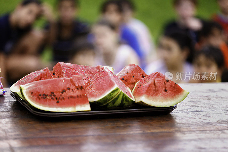 在夏令营准备吃的西瓜