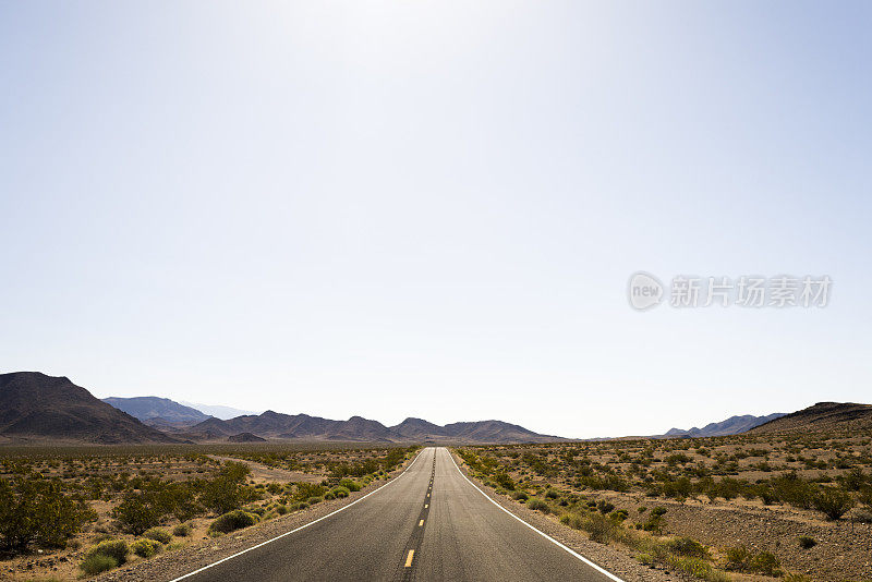 穿越沙漠的道路