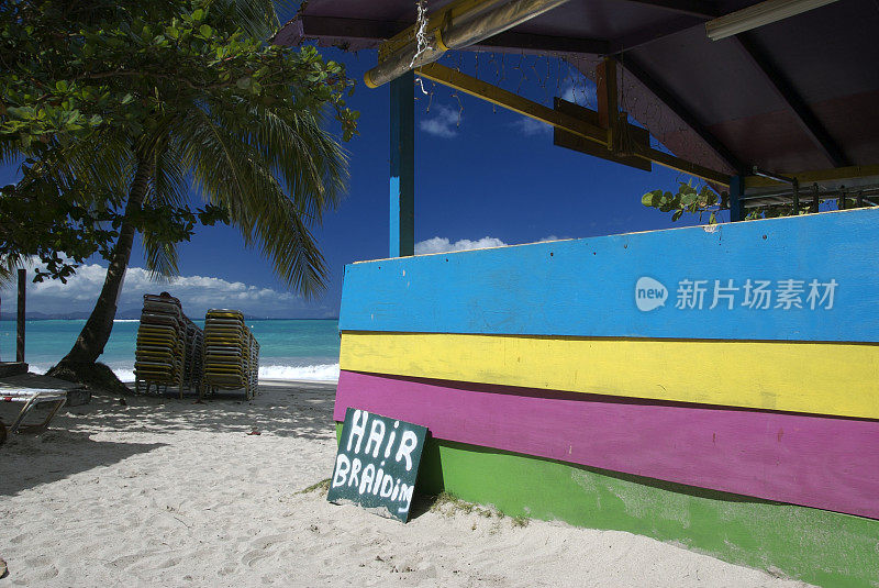 加勒比色彩的西印度海滩小屋