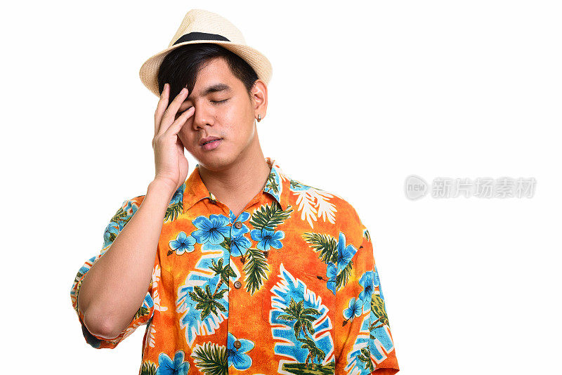 演播室拍摄的英俊的亚洲游客男子头痛