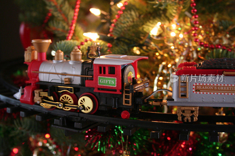 玩具火车圣诞树装饰