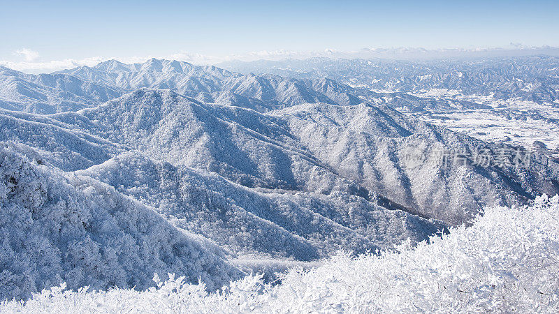 冬天的山