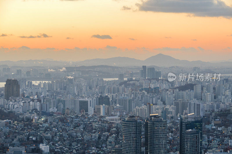 日落时的首尔城市景观和城市天际线