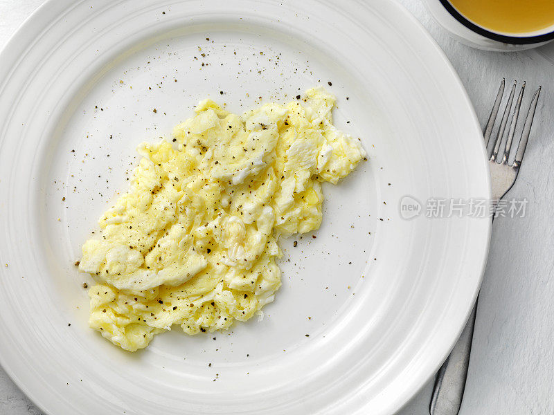 清淡、松软、黄油味的炒鸡蛋