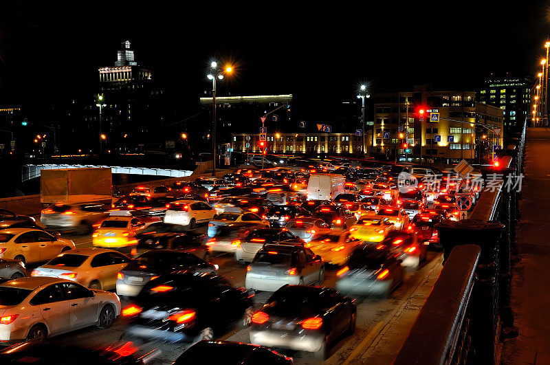 莫斯科晚上的交通堵塞